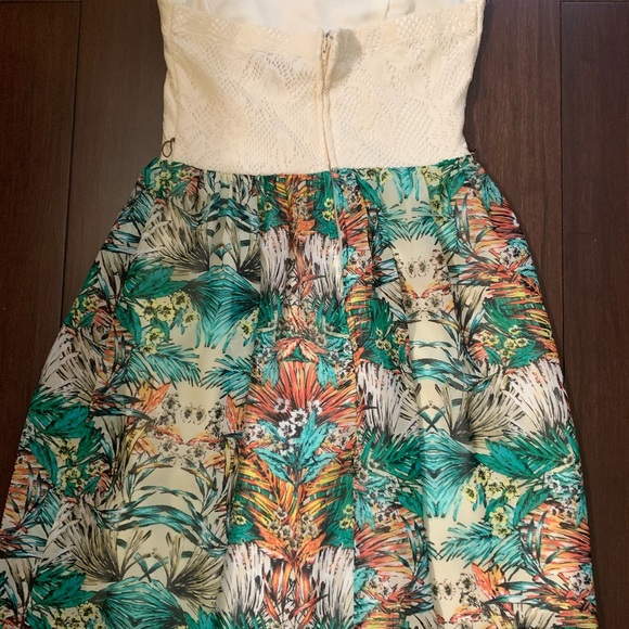 Dress - Picture 2 of 6